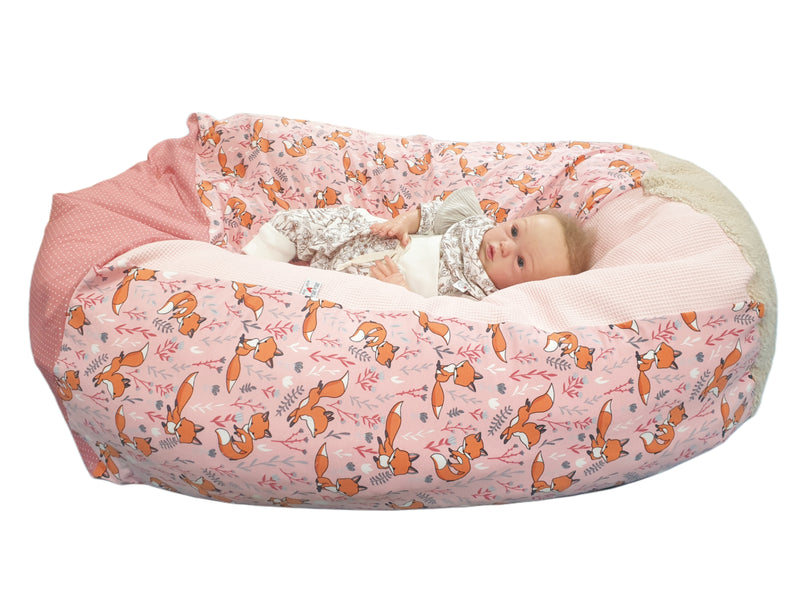 Babykissen, Kindersitzsack Füchse rosa von Atelier MiaMia