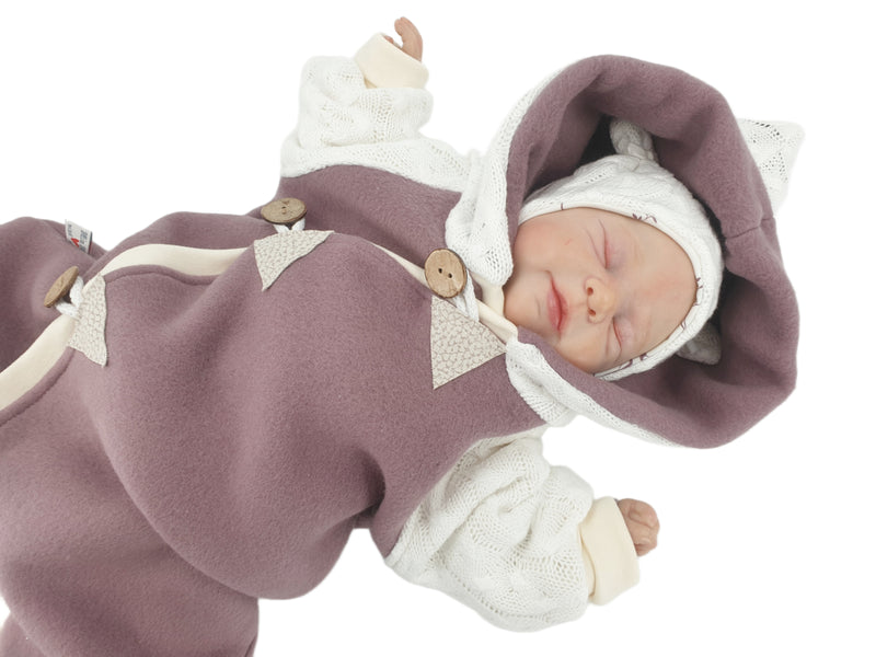 Overall Baby Kind von 50 bis 110 Designer Wellnessoverall Beere Zipfel Strick 100% Biobaumwolle  von Atelier MiaMia
