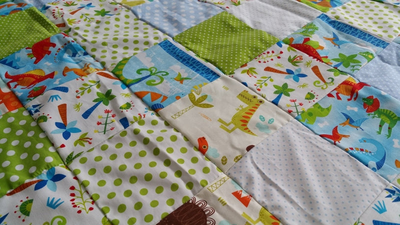 Atelier MiaMia blanket patchwork dots dinosaurs forest green with embroidery 9