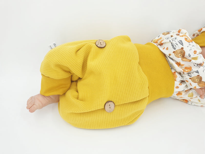 Coole Pumphose oder Babyset Knopfhose Waffeljersey senfgelb 116 von Atelier MiaMia