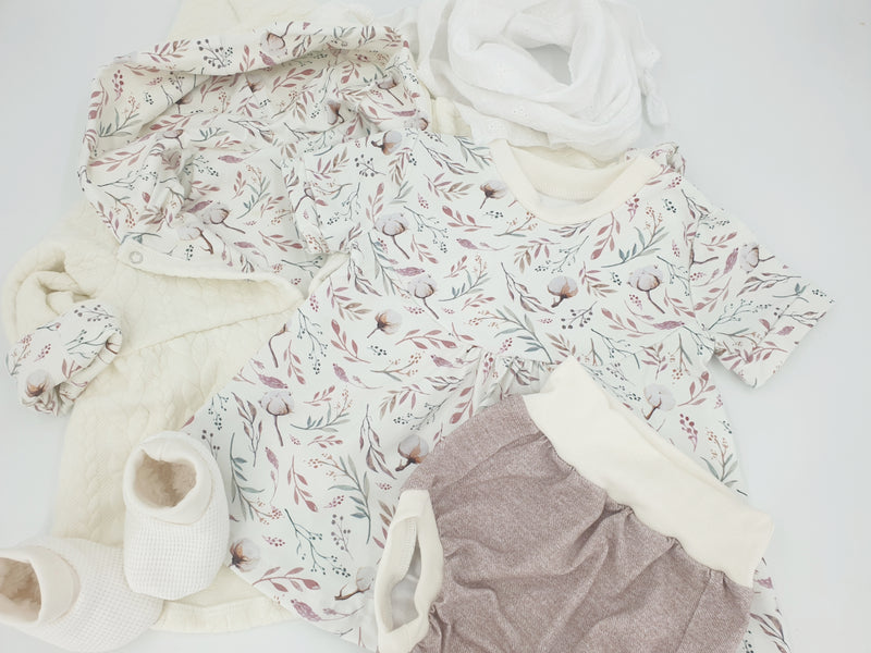 Hoodie Kleid Kurzärmlig auch im Set mit Pants Größe 50-140 Baumwollblüten von Atelier MiaMia