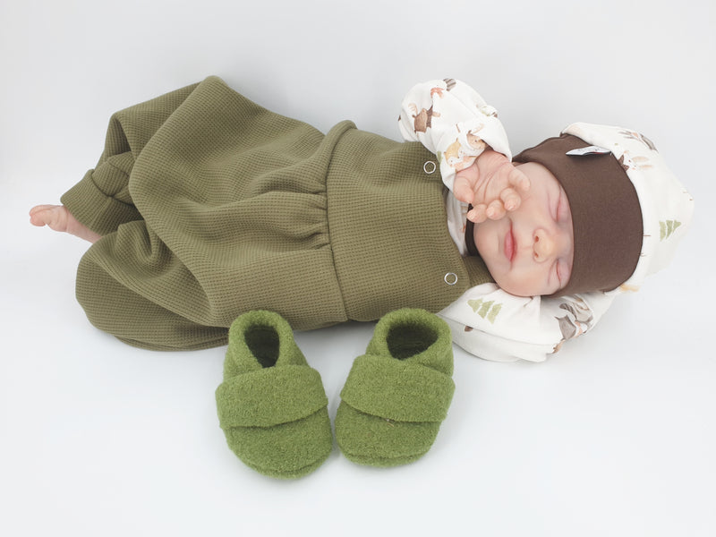 Atelier MiaMia pagliaccetto con bretelle corto e lungo anche come baby set in jersey waffle verde oliva